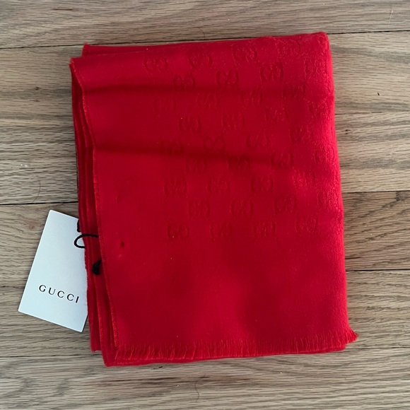 NWT Gucci Red Logo Cashmere Scarf $510 - Picture 1 of 3
